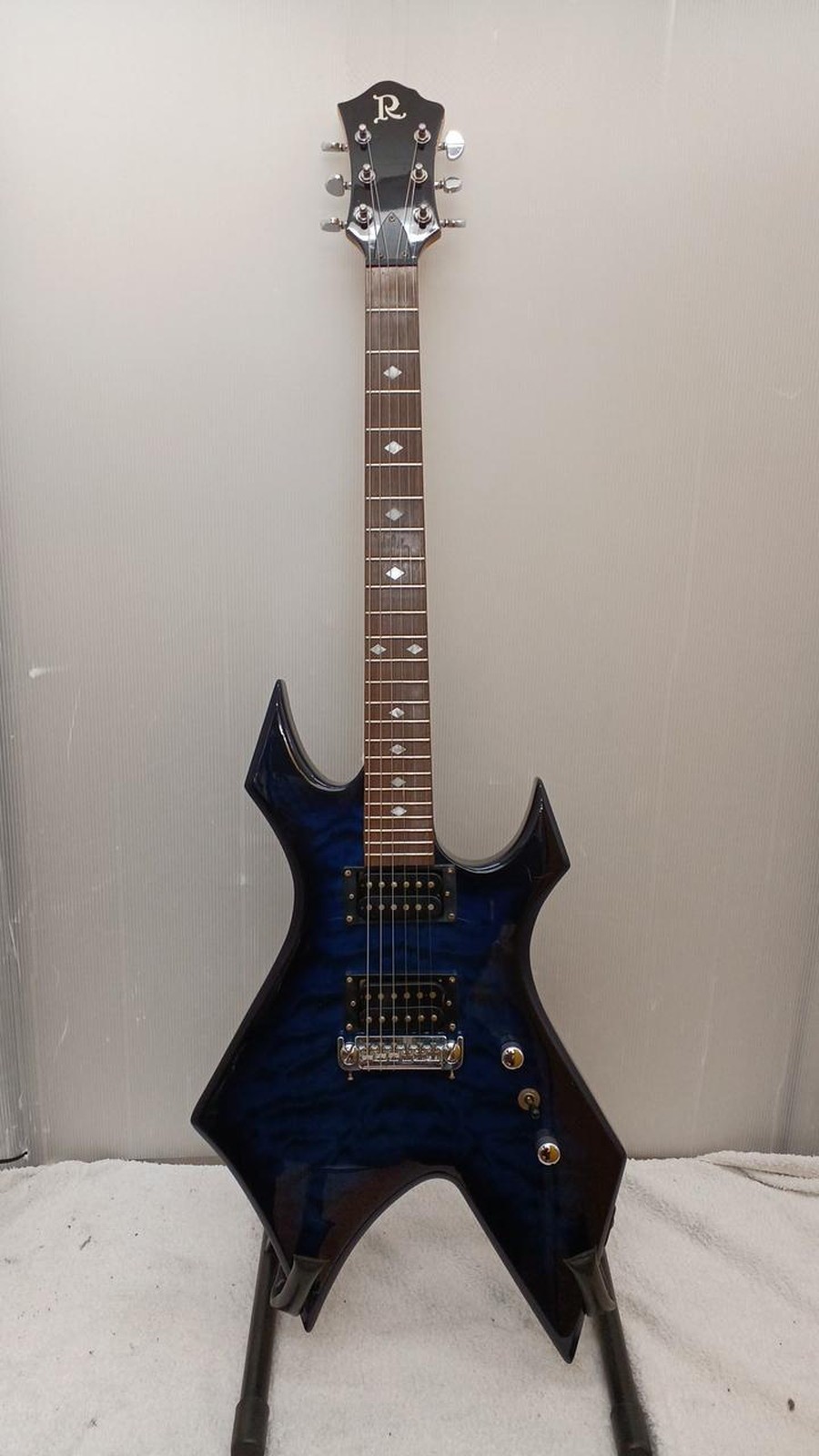 B.C.RICH WARLOCK-340JE Used Basswood body Maple neck Rosewood fingerboard Blue