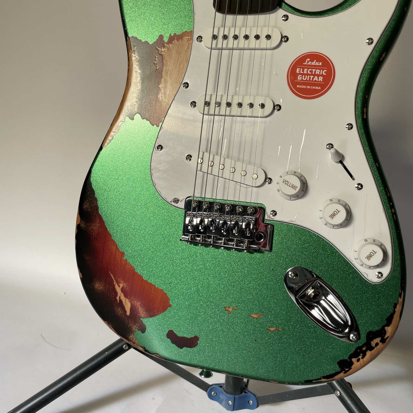 Aged Unbranded Electric Guitar Chrome part Rosewood Fingerboard with pickguard