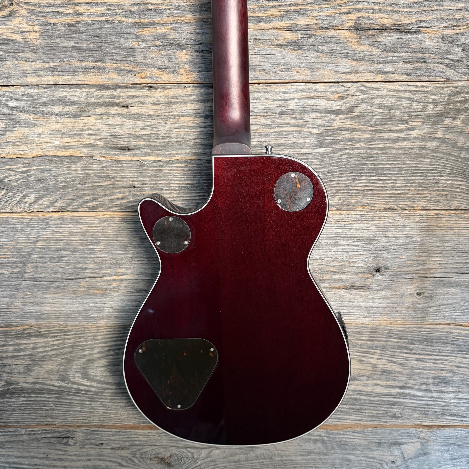 Gretsch G6134TFM-NH Nigel Hendroff Penguin – Dark Cherry Metallic Flame