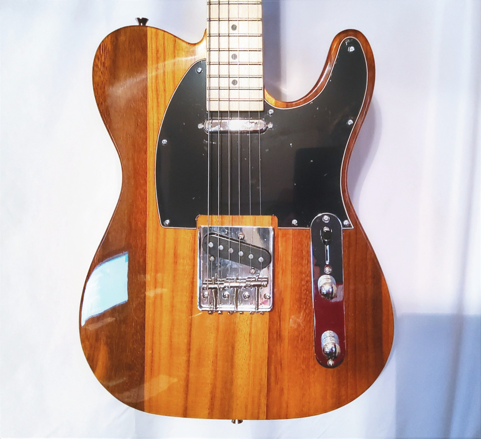 🎄NEW IN BOX!🎄T Style Electric Guitar +Soft Case +Strap +Cable +More!