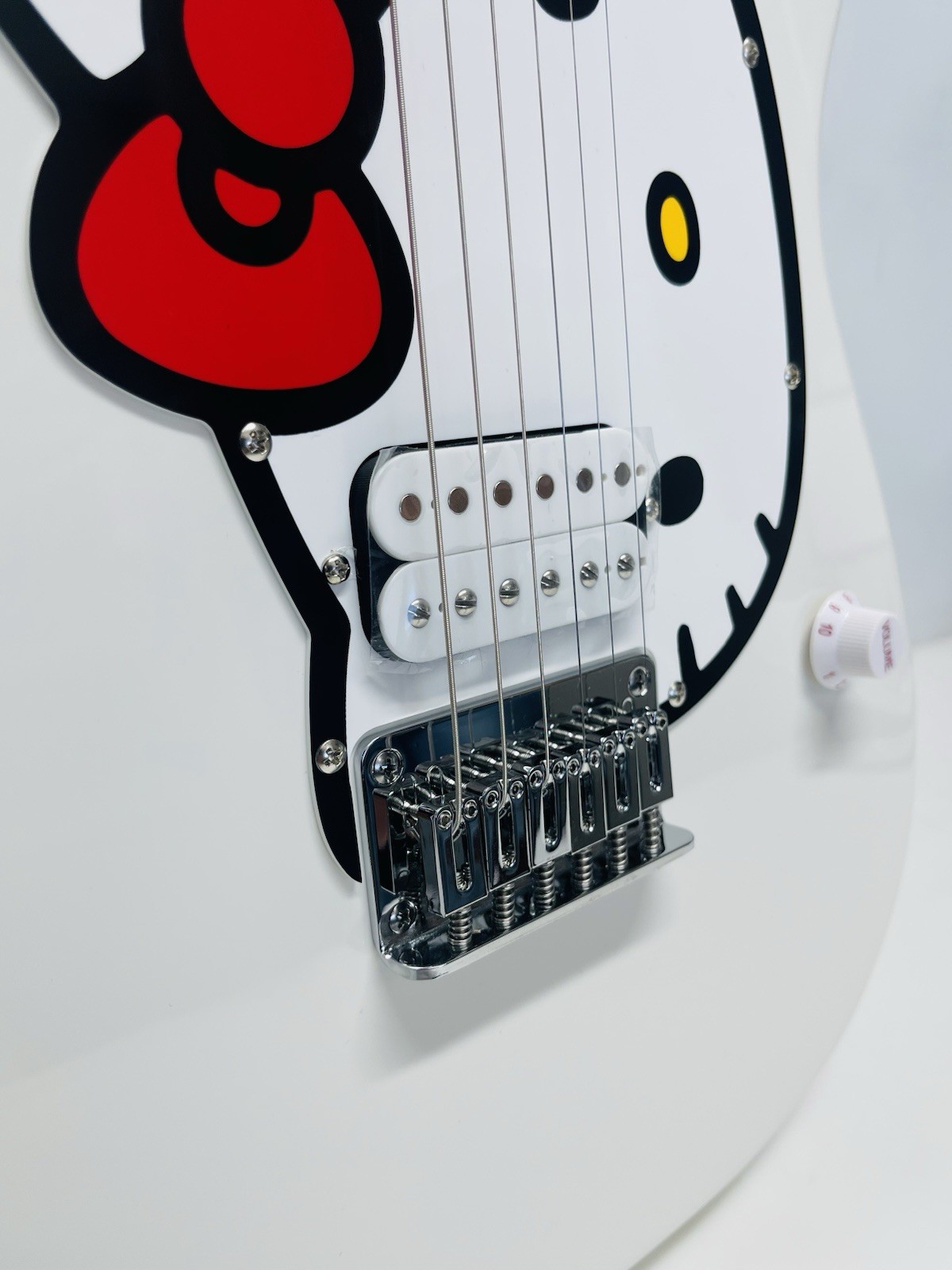 New Squier x Hello Kitty Stratocaster Electric Guitar – White W/ Gig Bag Free SH