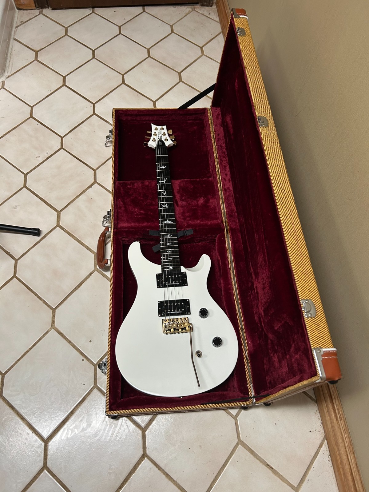 PRS DAVE NAVARRO SE IN JET WHITE WITH SEYMORE DUNCAN PEARLY GATES PICKUPS.