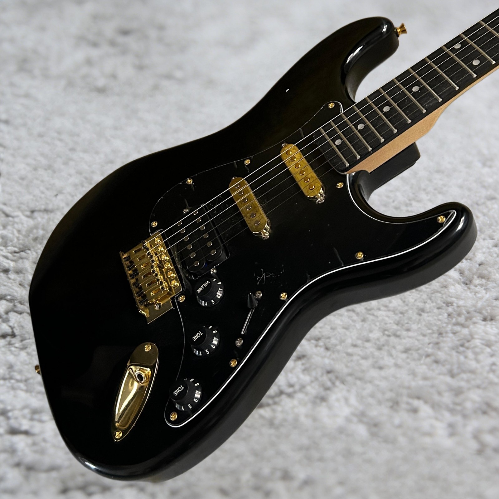 ST Electric Guitar Black Color Mahogany Body Golden Hardware Rosewood Fretboard