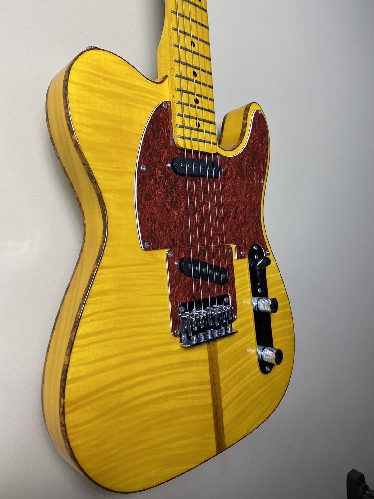 Electric guitar Vilches Guitars Basswood maple top w/HardCase