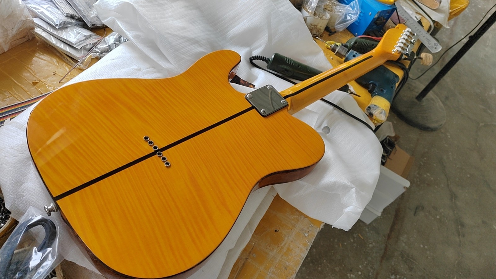 Mad Cat TELE Electric Guitar, Solid Body with Maple Top, Maple Fingerboard