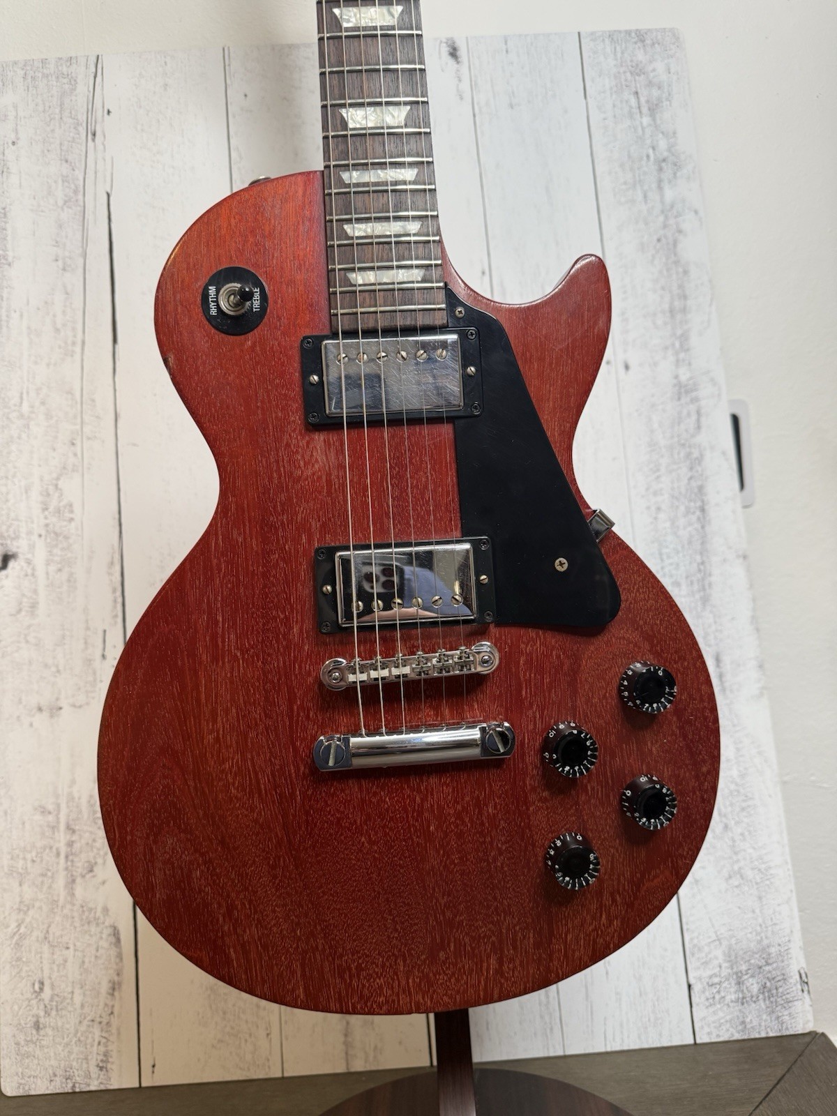 Gibson Les Paul Studio Worn Cherry 2004 With TKL Case