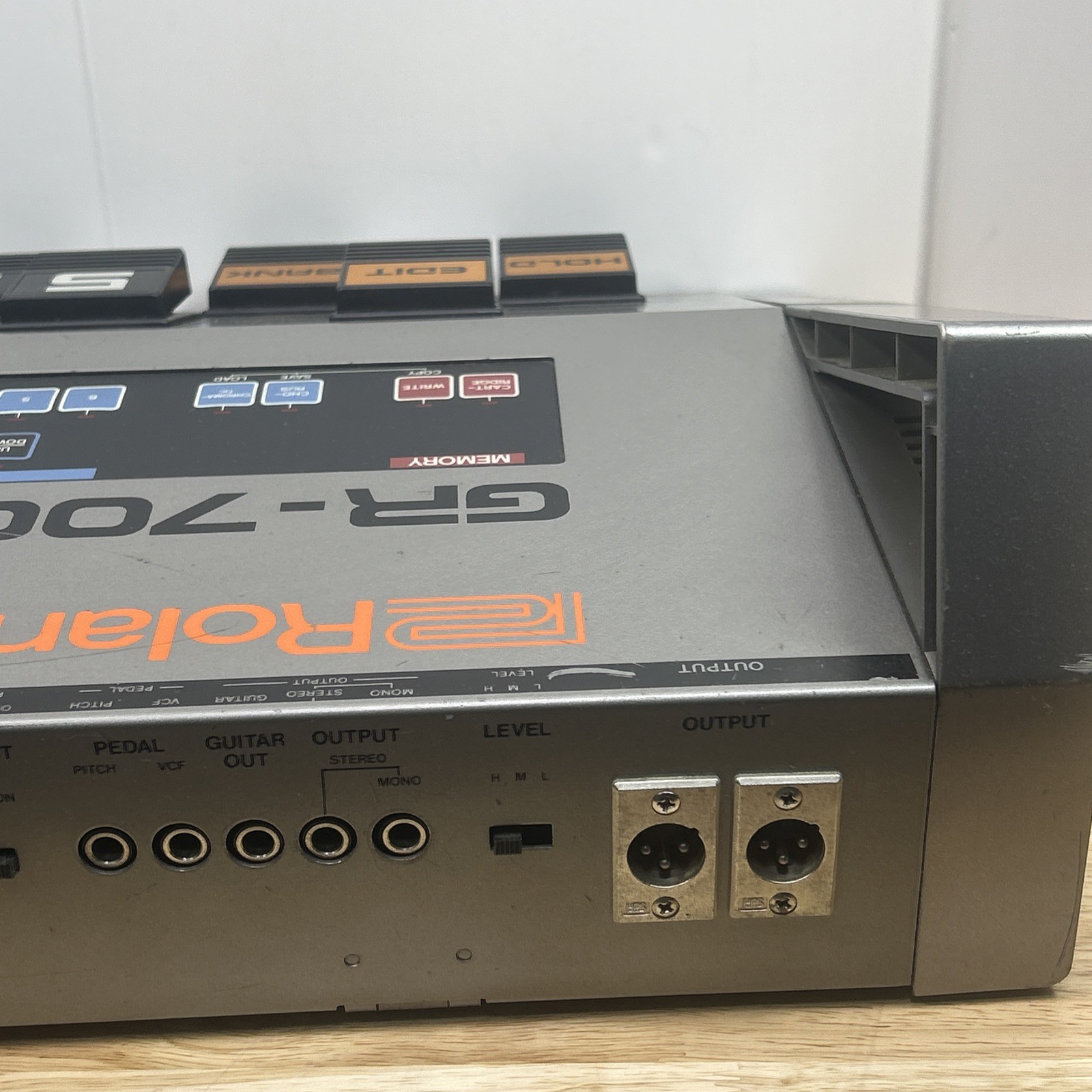 Roland GR-700 Guitar Synthesizer Vintage Audio With Case & Cords Made In Japan