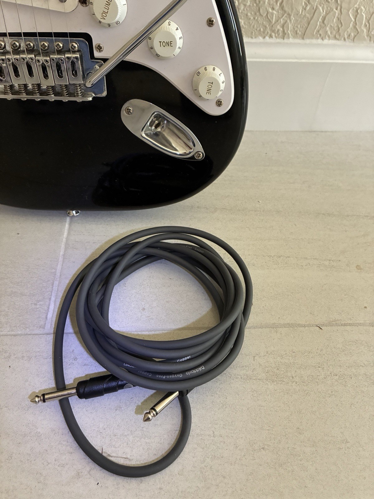 Fender Squier Stratocaster Black Electric Guitar w/Whammy Bar & Cable
