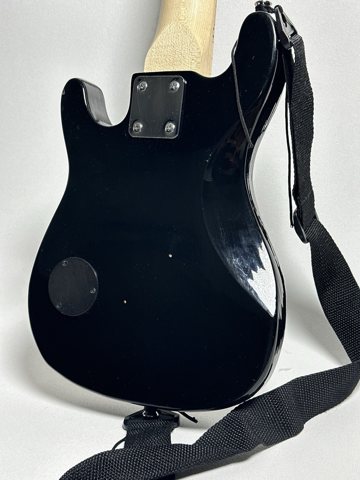 ZENY ELECTRIC GUITAR, 30″ FOR KIDS, RIGHT HAND STRATOCASTER STYLE, PREOWNED 