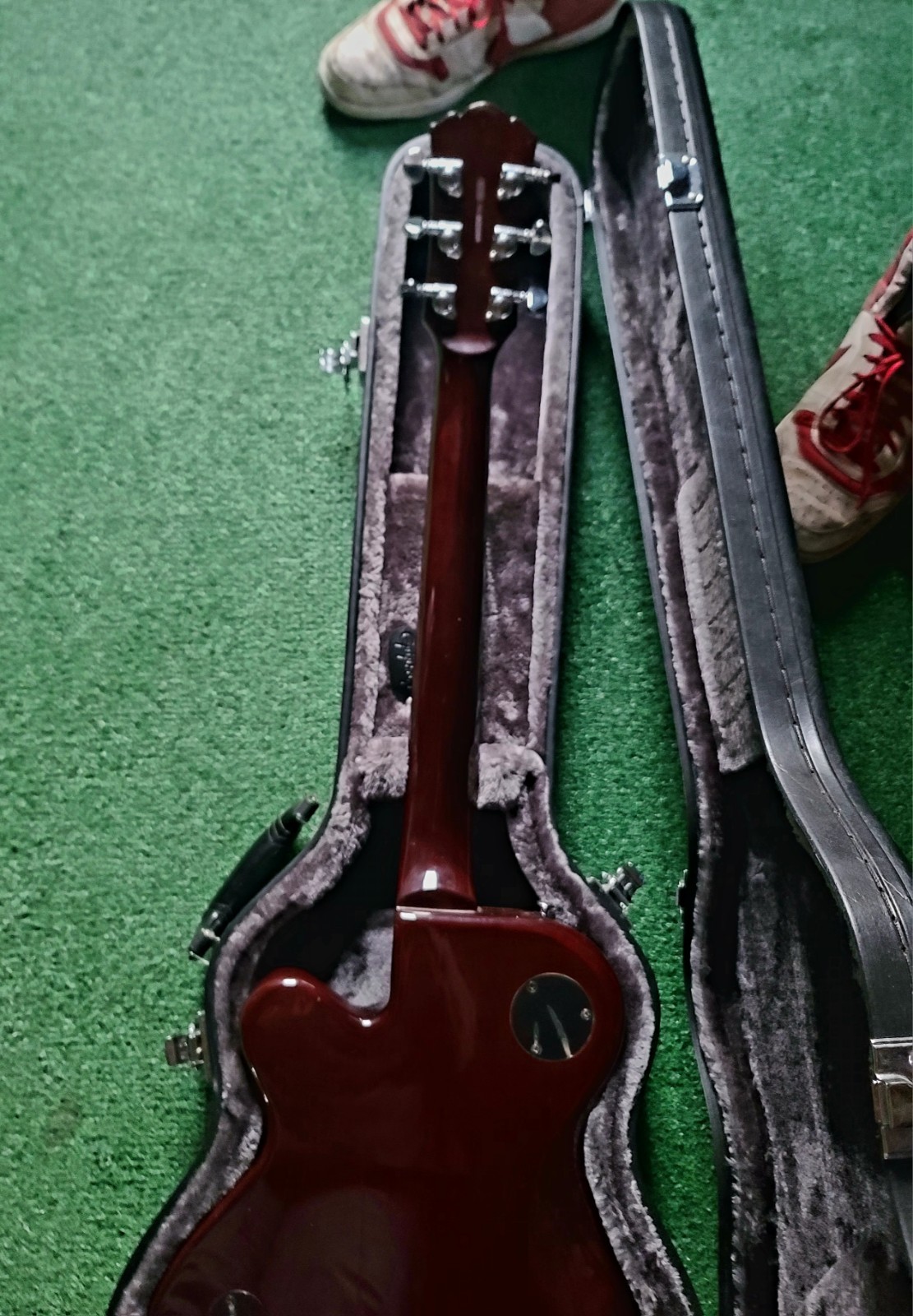 Sought-after AES620 YAHAMA 22 fret Guitar w/hardcase. # QKZ0250R/ 2003 -2004