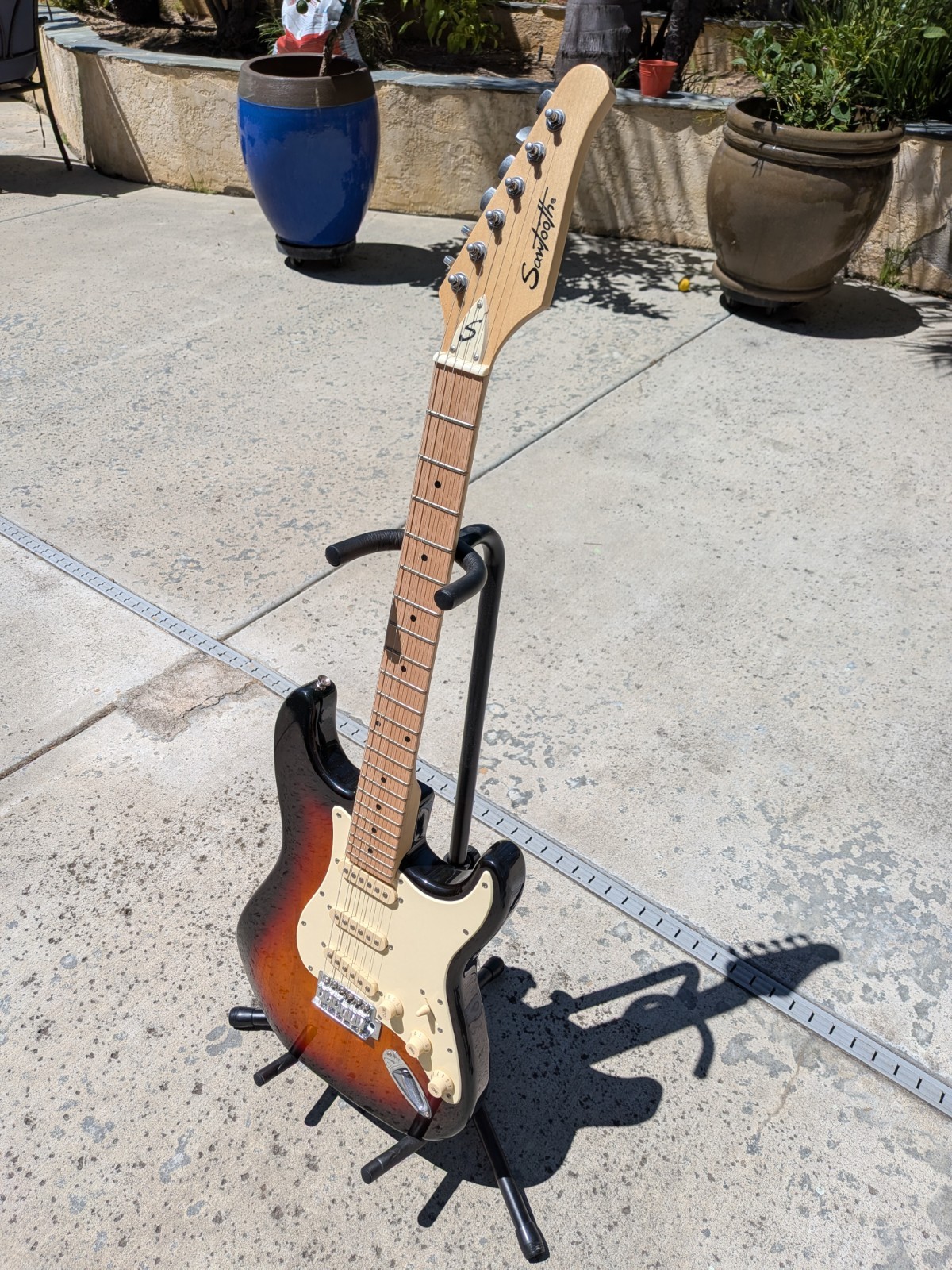 Sawtooth ST-ES-SBVC Sunburst Electric Guitar with White Pickguard, Sunburst