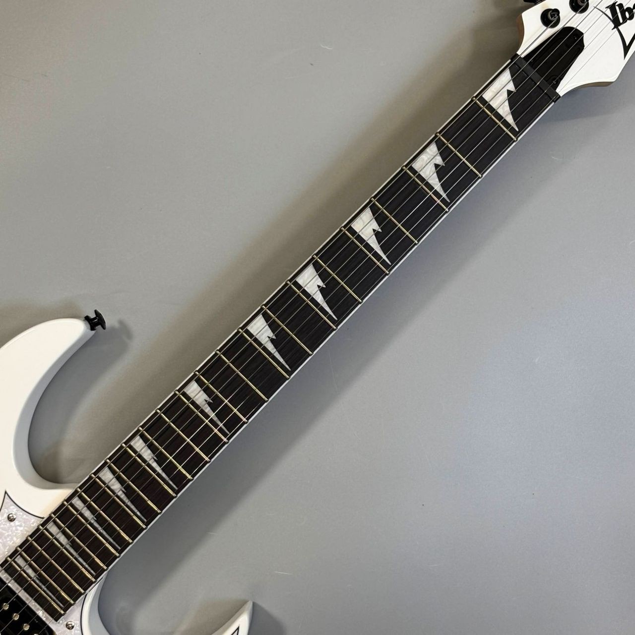 Ibanez RGV250 WH White Electric Guitar, Stratocaster Style, Synchronised Tremolo