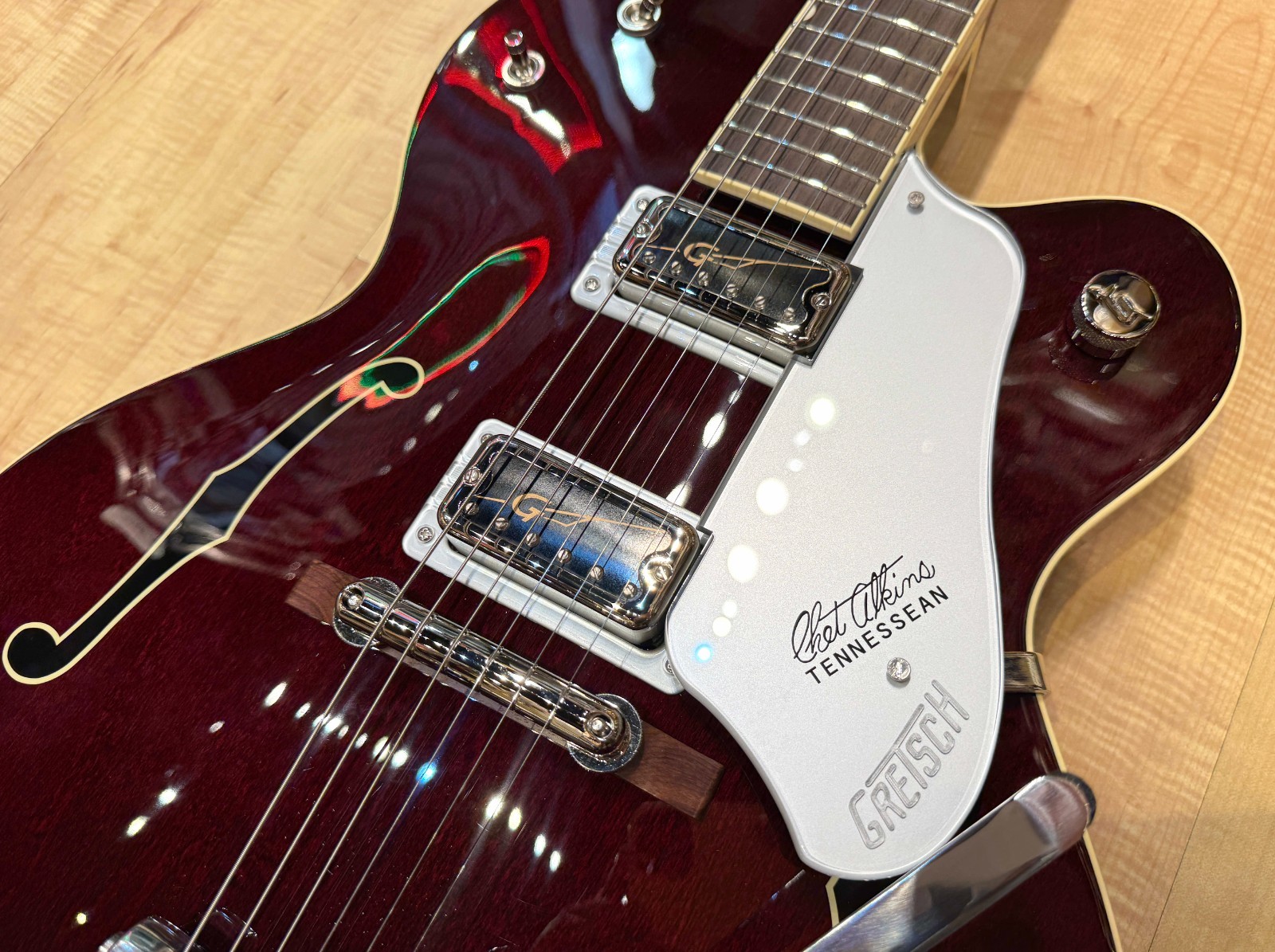 Gretsch G6119T-62 Vintage Select Edition ’62 Tennessean Guitar Dark Cherry Stain