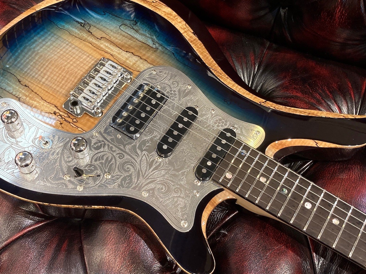 Astrum Guitars Aries Metal SSH Piezo Spalted -Natural to Blue Burst-