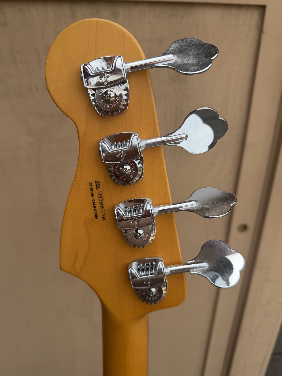 Fender Limited-Edition American Ultra Precision Bass Guitar Tiger’s Eye