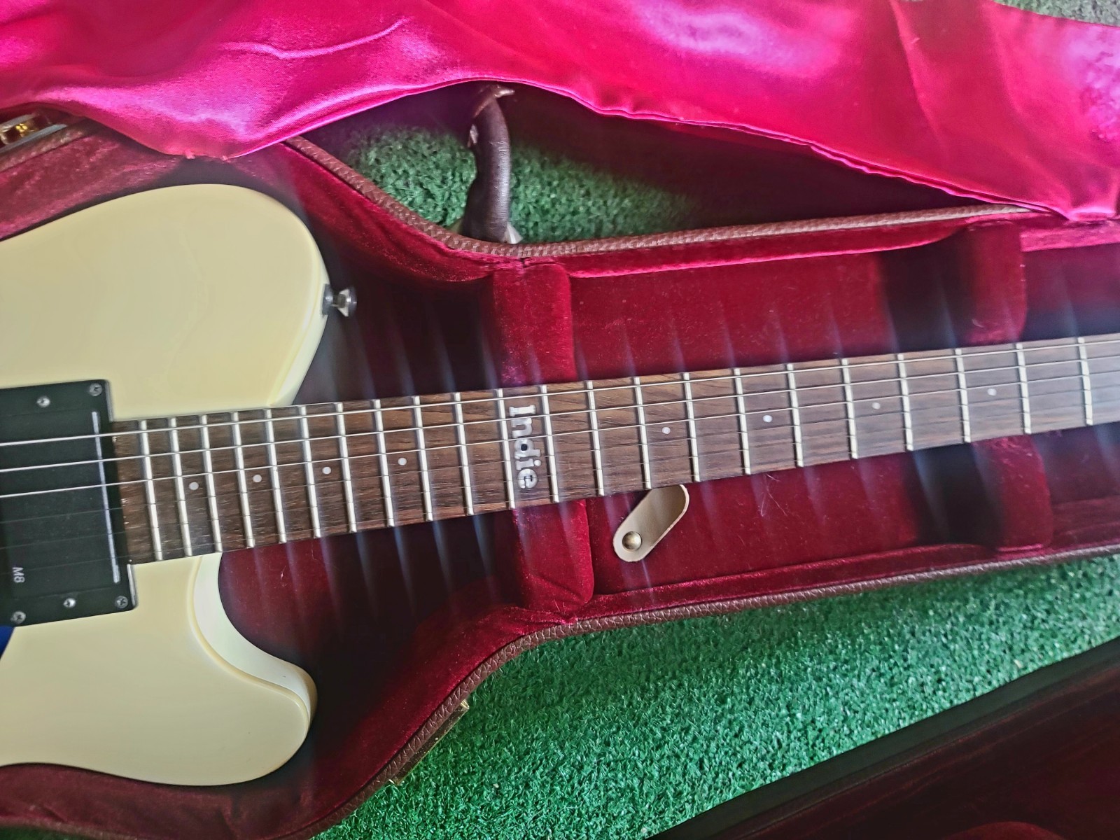 Vintage INDIE guitar With Original Hard Case And Silk Curtian , Keys Included
