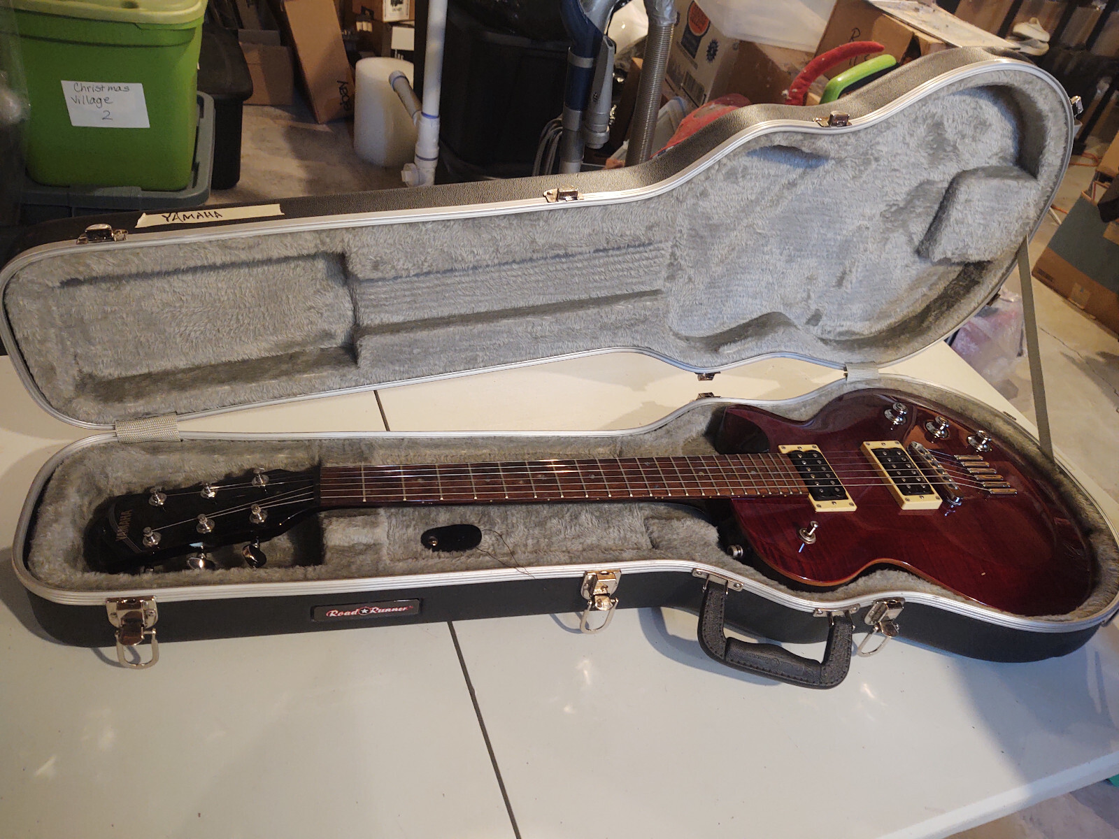 yamaha aes 620 Awesome Guitar Great Condition Quilted Cherry