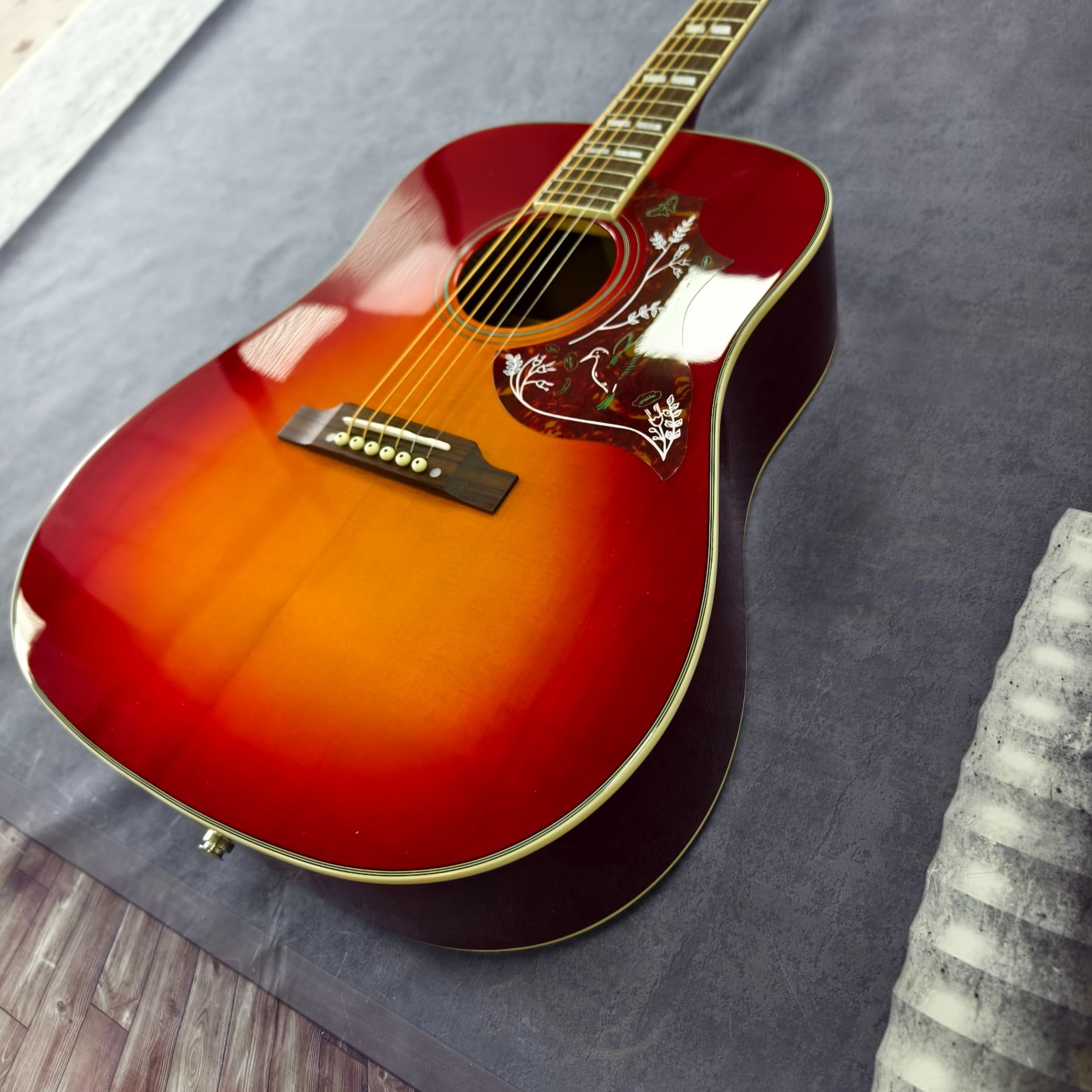 Ship US Hummingbird Acoustic Guitar Cherry Sunburst Finish Sitka Spruce Top