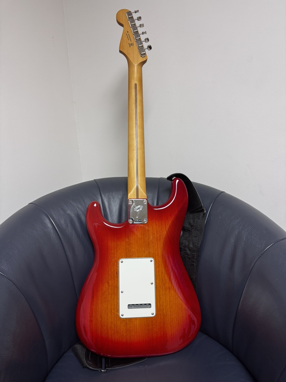 Fender Player II Stratocaster – 3-Color Sunburst with Rosewood Fingerboard