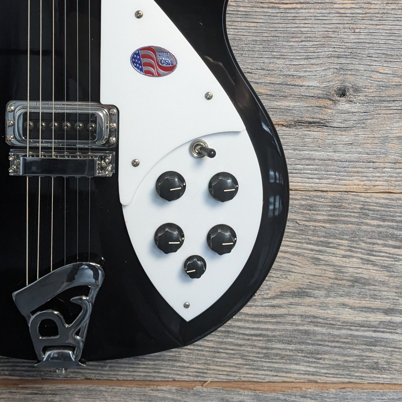 Used Rickenbacker 2024 330 Semi-Hollow – Jetglo w/OHSC