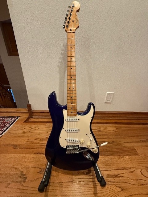 1998-1999 – Fender Purple Midnight Blue Stratocaster MIM RH w/ Hardcase – Mexico
