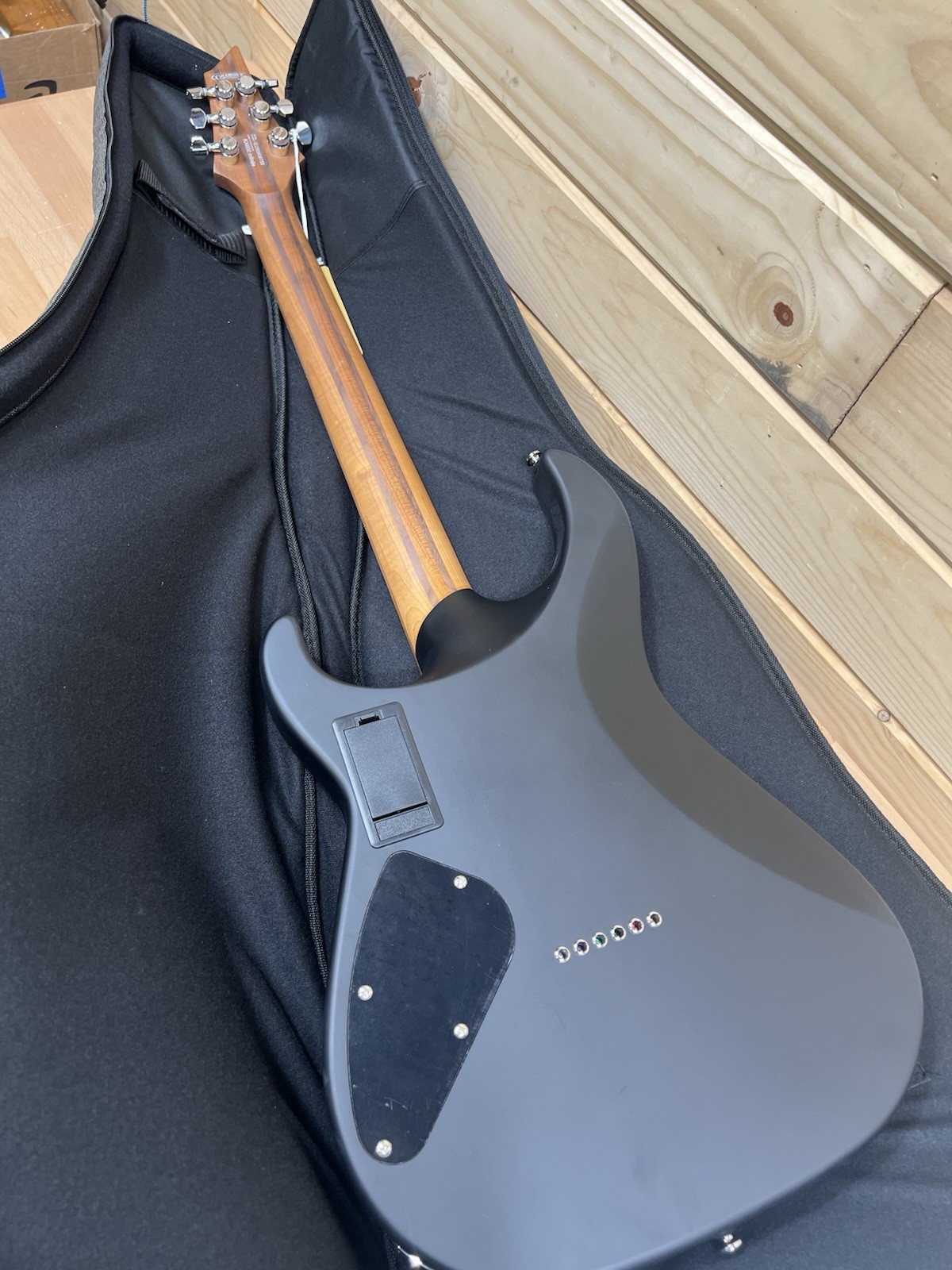 Cort KX600 Infinite Double Cutaway Electric Guitar w/Bag – Black Satin
