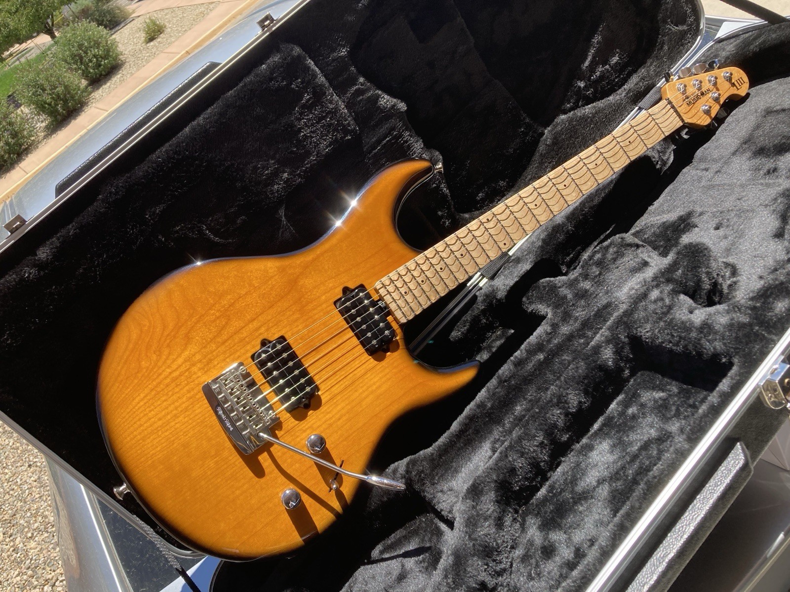 Ernie Ball Music Man Luke 3 HH Stainless Frets Bare Knuckles Xcellent Condish 🤩