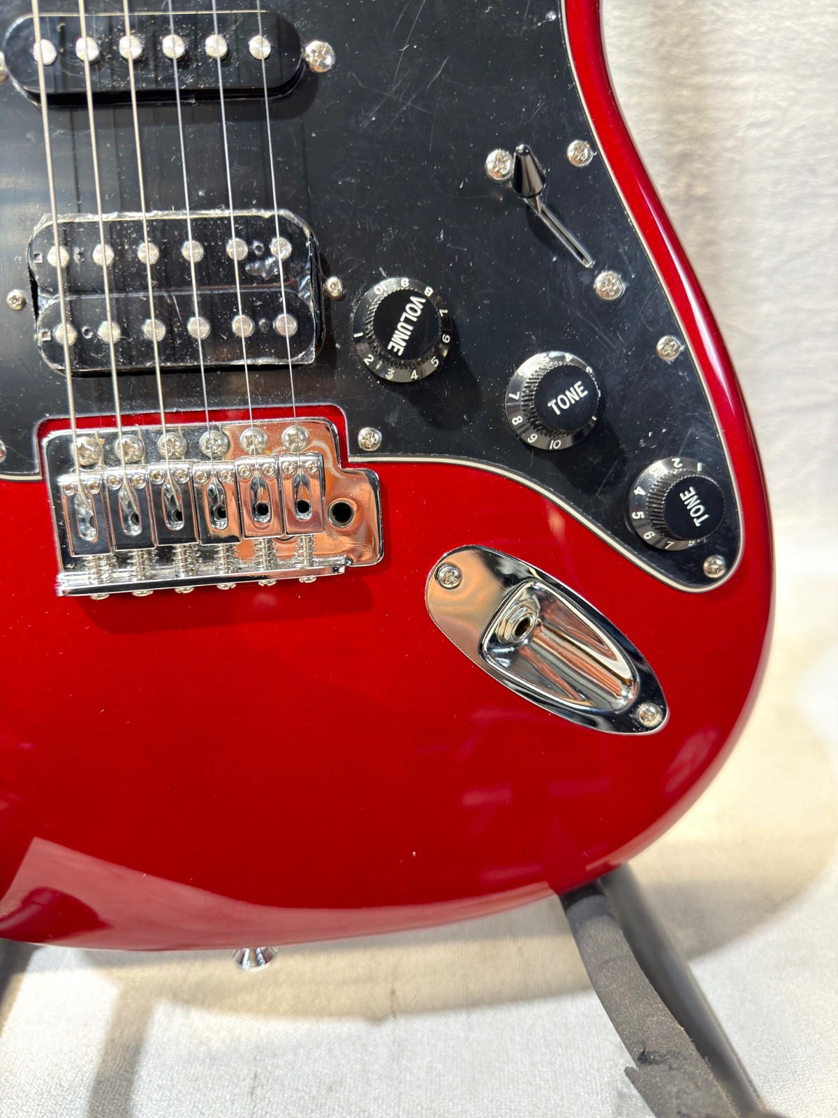 Fender Squier Affinity Stratocaster Guitar Red/Black ~ Tested, VG COND
