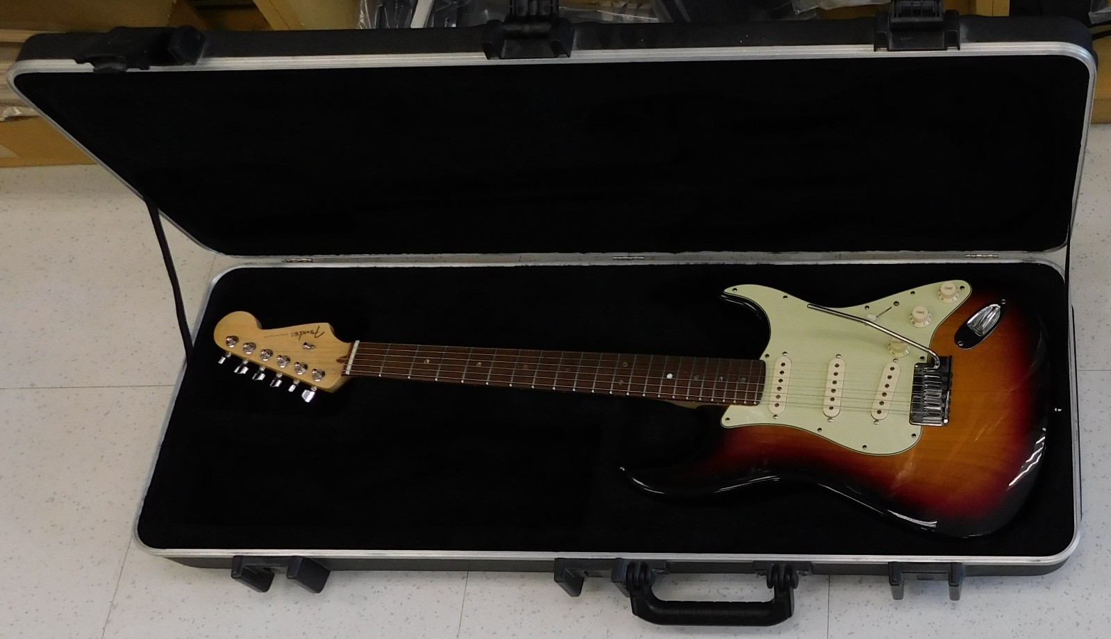Fender USA American Deluxe Stratocaster – Rosewood FB – 3TSB – 010-1200-700
