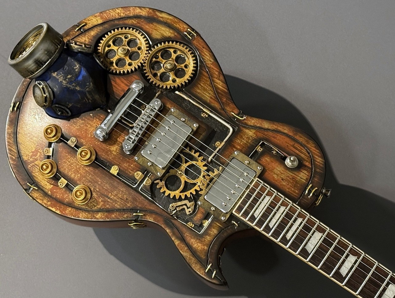 Martper Guitars LP Apocalipse: Overwhelming steampunk feel, 4.07kg