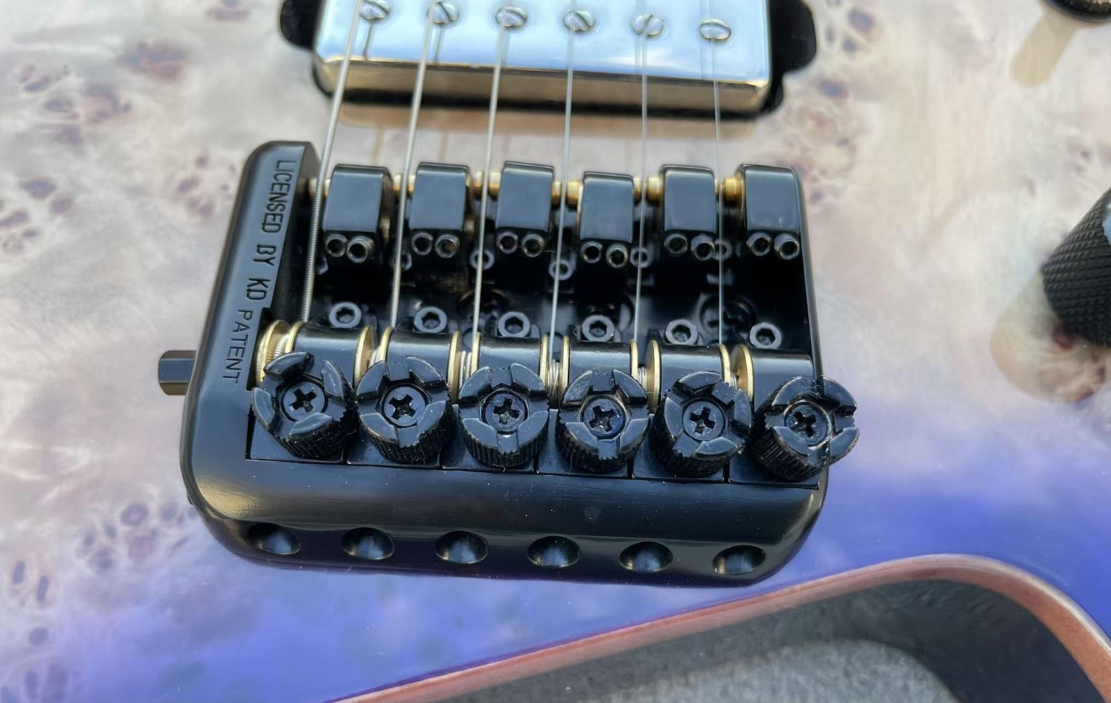 Headless Electric Guitar 6 Strings Abalone Dots Inlays Glossy Finished Guitarra
