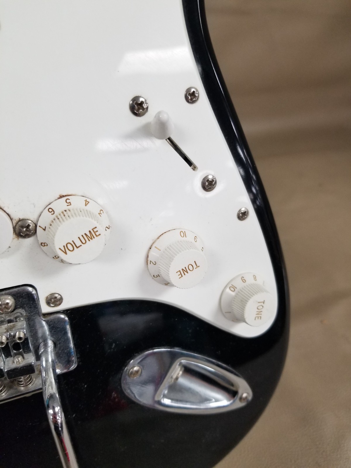 Squier Strat Electric Guitar WORKS! READ!