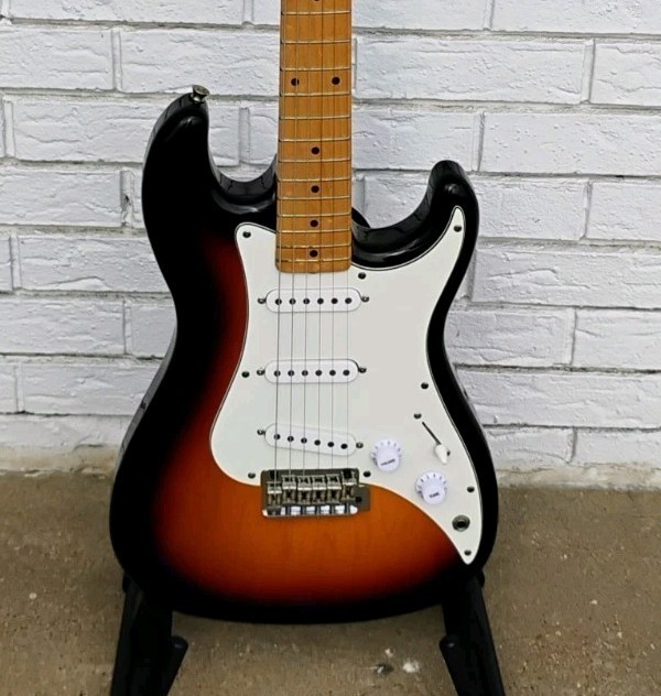 1986 Fender Squire Bullet Electric Guitar w/HSC! -LL