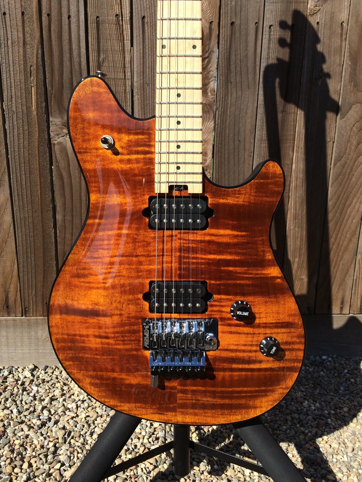 Peavey WOLFGANG “Custom Deluxe” TIGER EYE FLAME TOP Guitar (unboxed) 04′ EVH