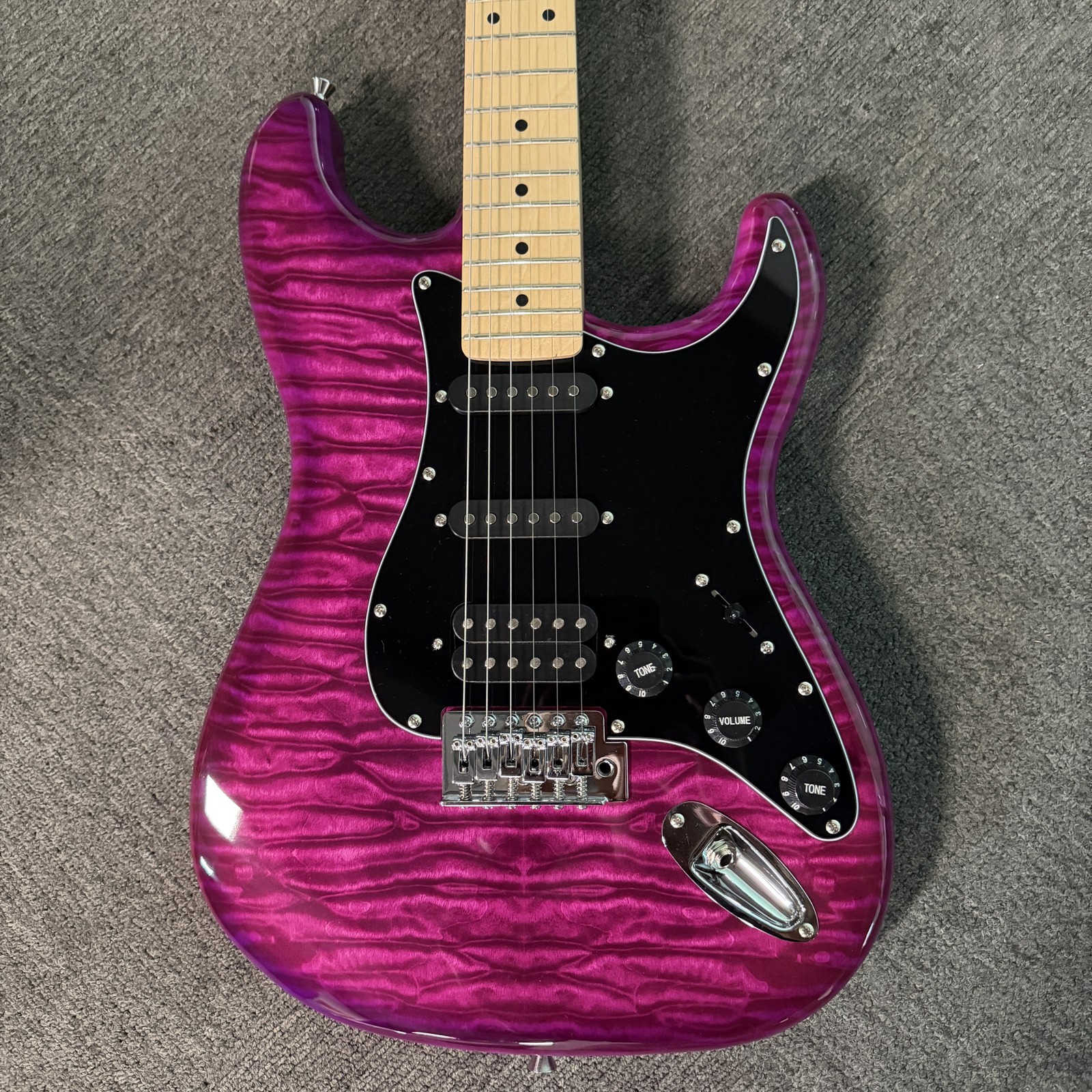 Donner DST-95 Electric Guitar with Amp and Accessories Full-Size Violet Purple