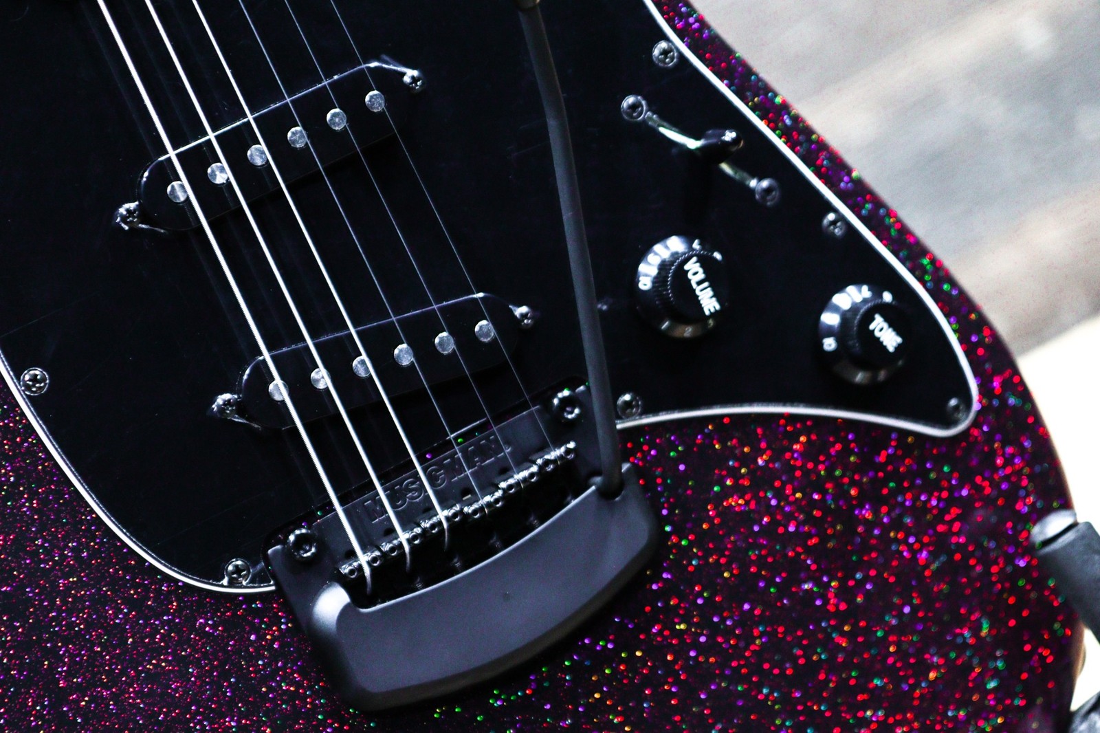 Ernie Ball Music Man Cutlass HT Dark Rainbow Ebony Fingerboard El. Guitar w/Case