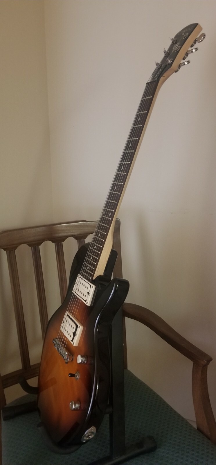  Electric Guitar 7 lbs. 2 cream Humbuckers with gig bag Canvas solid entry level