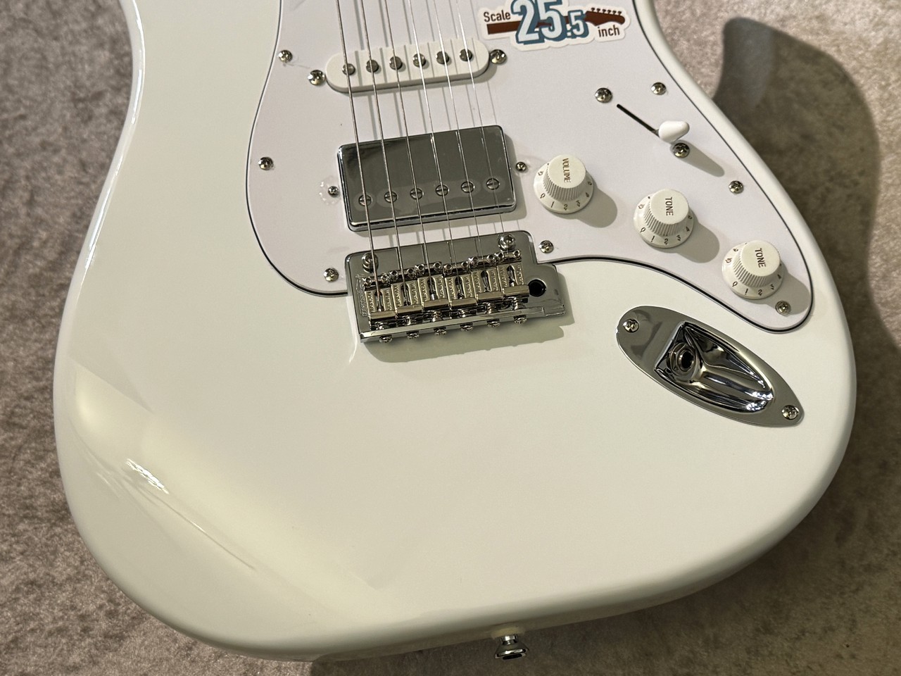 Bacchus BSH-850/RSM Electric Bass Guitar White Used, B Grade, 4.09kg