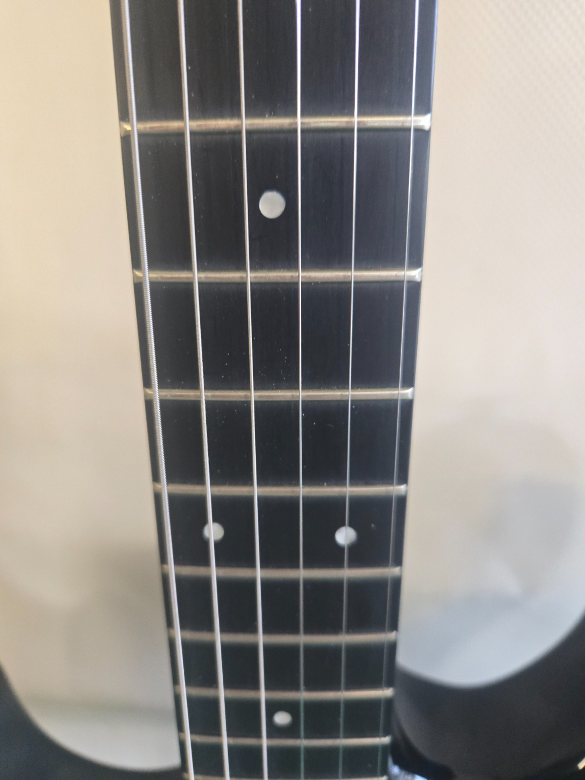 electric guitar, fretlight, 600 series, with cord, strap, other goodies in case