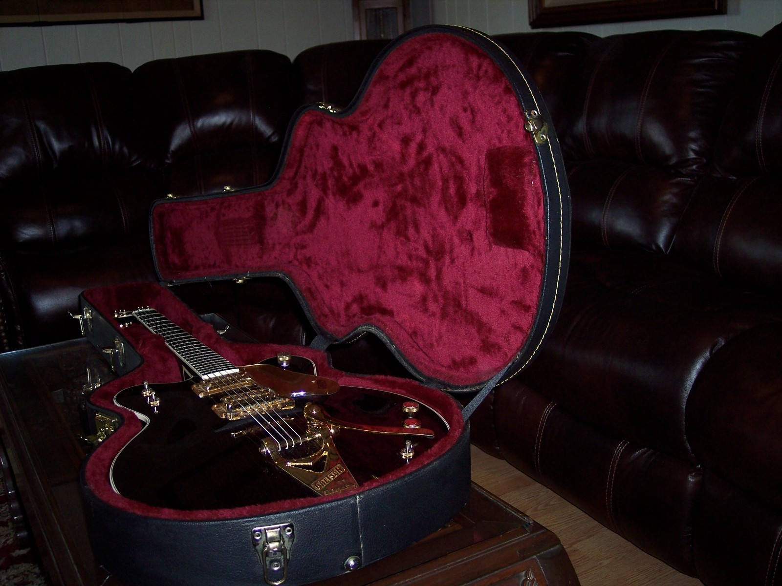 Gretsch G6122-1962 Country Classic 11 Double Cutaway Walnut stain, seldom used
