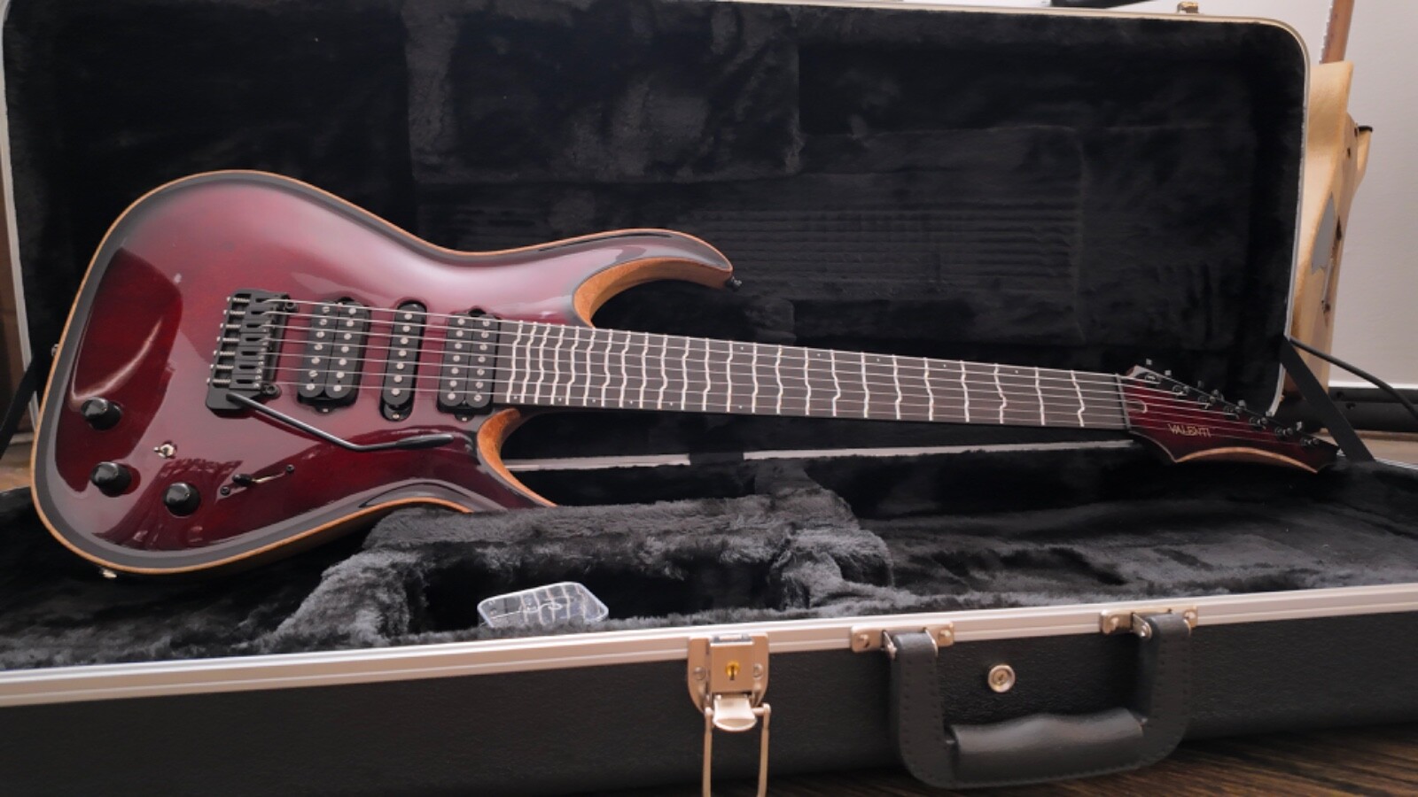 Valenti Callisto 7 2023 – Transparent Red Burst Burl