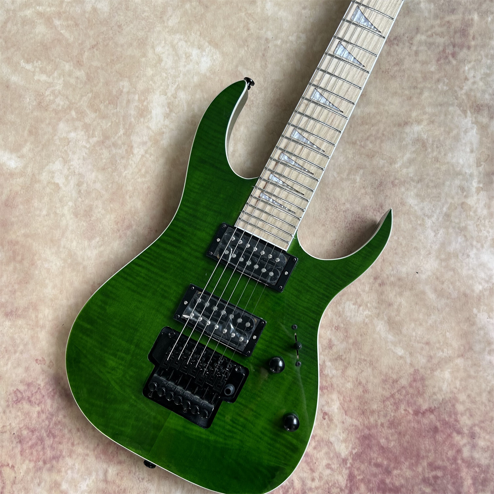 7 String Electric Guitar Flamed Maple Veneer HH Pickups FR Bridge Black Hardware