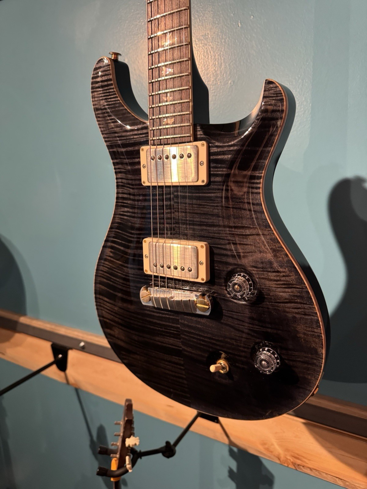 PRS McCarty 10 Top Flame Maple Black Core USA Original Hard Case