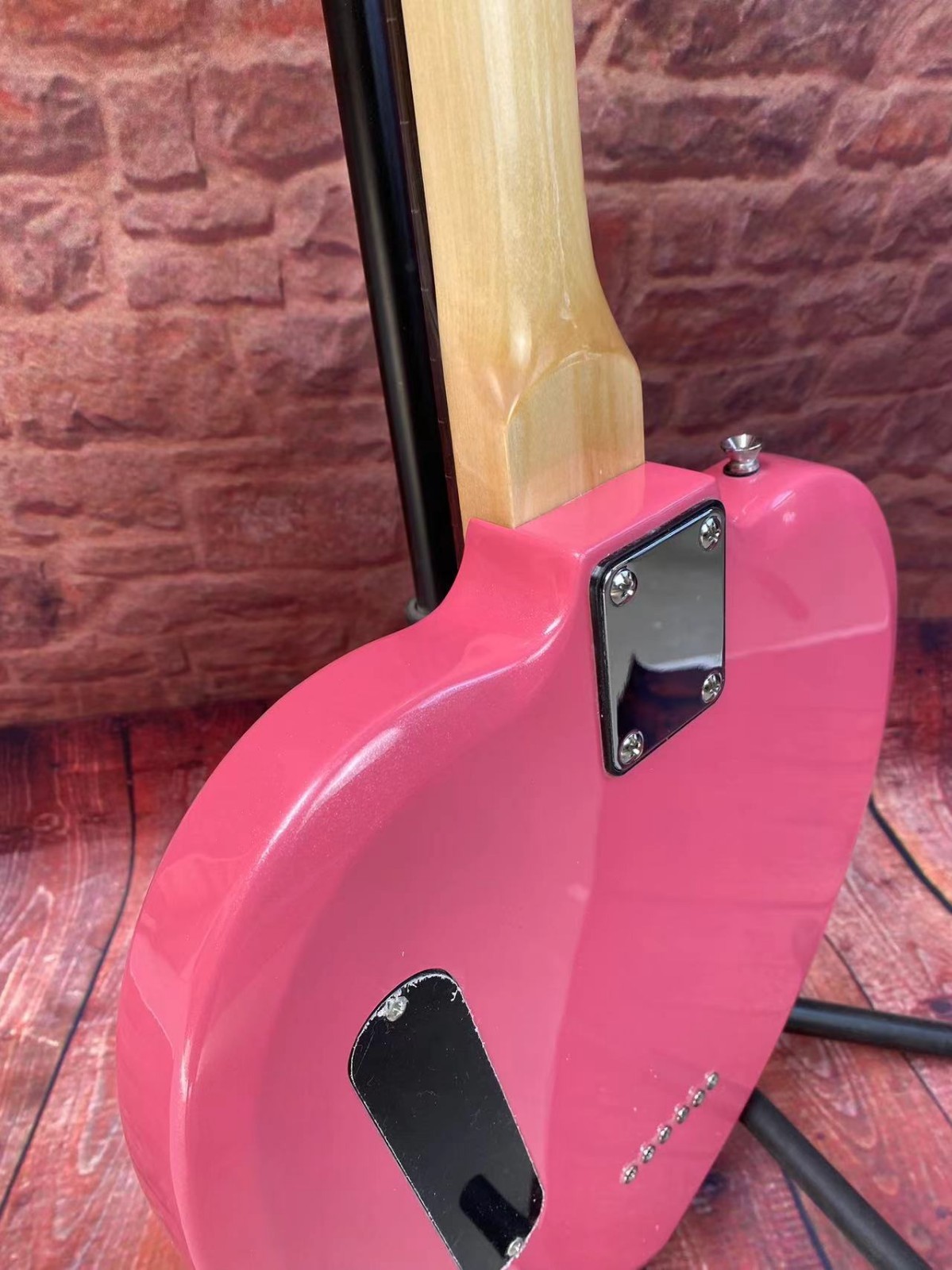 Adorable Hot Pink Love Heart Electric Guitar 6-String Pearl Heart Pickguard
