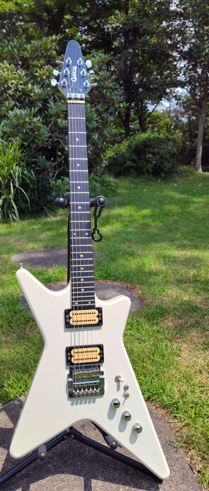 Vintage 1986 Carvin V220 Rare White Electric Guitar OHSC Kahler USA Heavy Metal