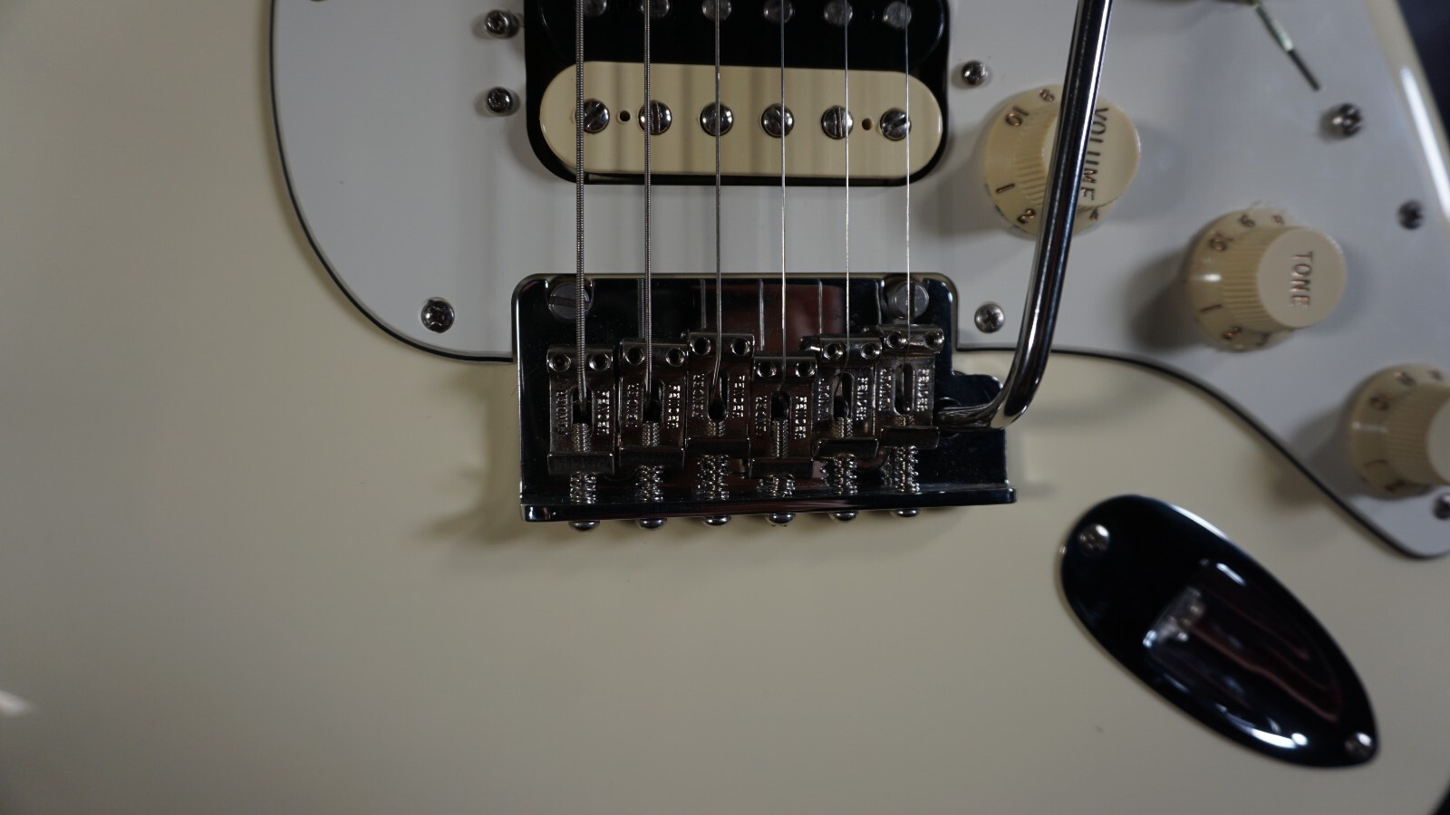Fender Partscaster – White HSS w/ Shawbucker Body & Nice Fender Hard Case