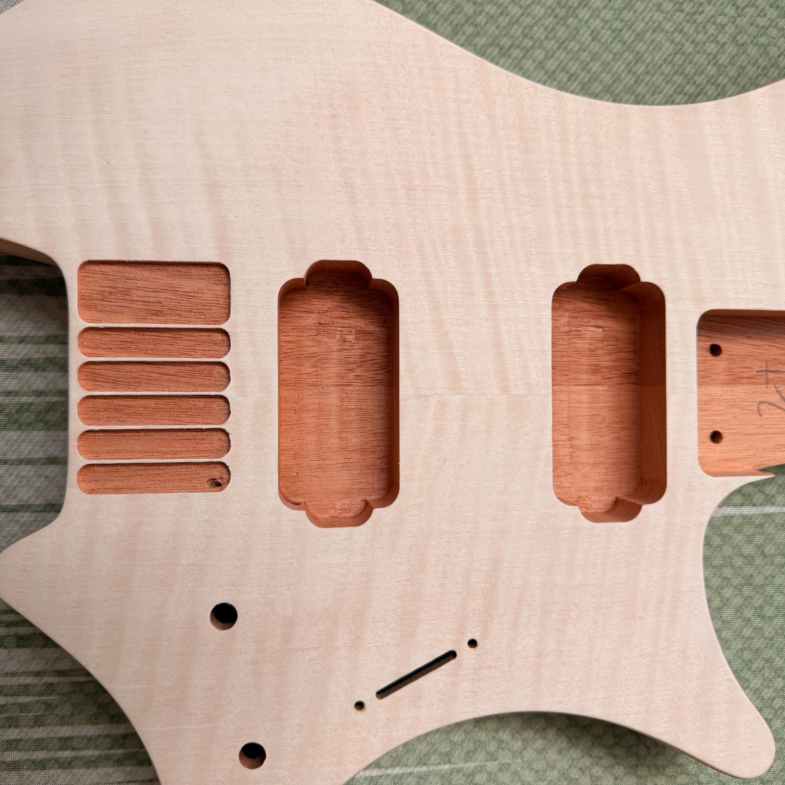 Headless DIY Electric Guitar Kit Flame Maple Veneer Roasted Maple Neck BK part