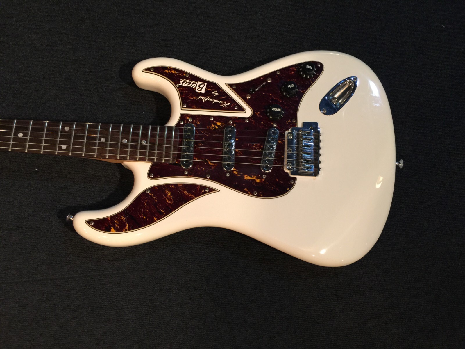 Electric Guitar Burns London Cobra DX Deluxe WHT/R EX White 80% Frets Maple Neck