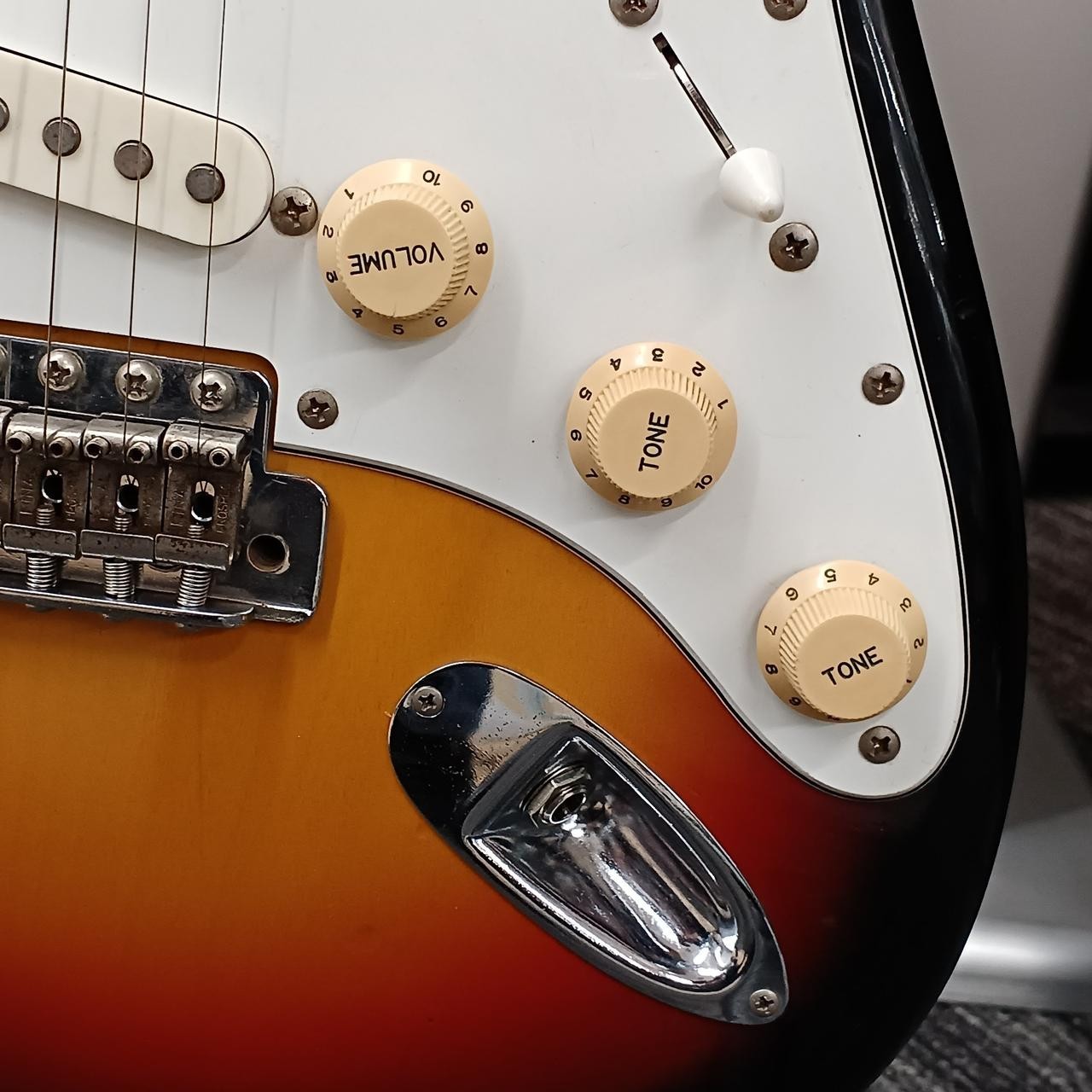 [Tokai] Springy Sound ST-42 3 Tone Sunburst Made in Japan ST Type E.Guitar Used