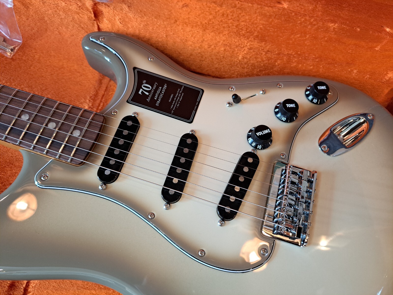 2024 Fender 70th Anniversary Vintera II Antigua Stratocaster w/ Fender Case